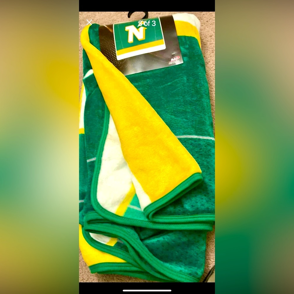 Vintage hockey Minnesota North Stars
NHL, Royal Plush Throw 50" X 60"